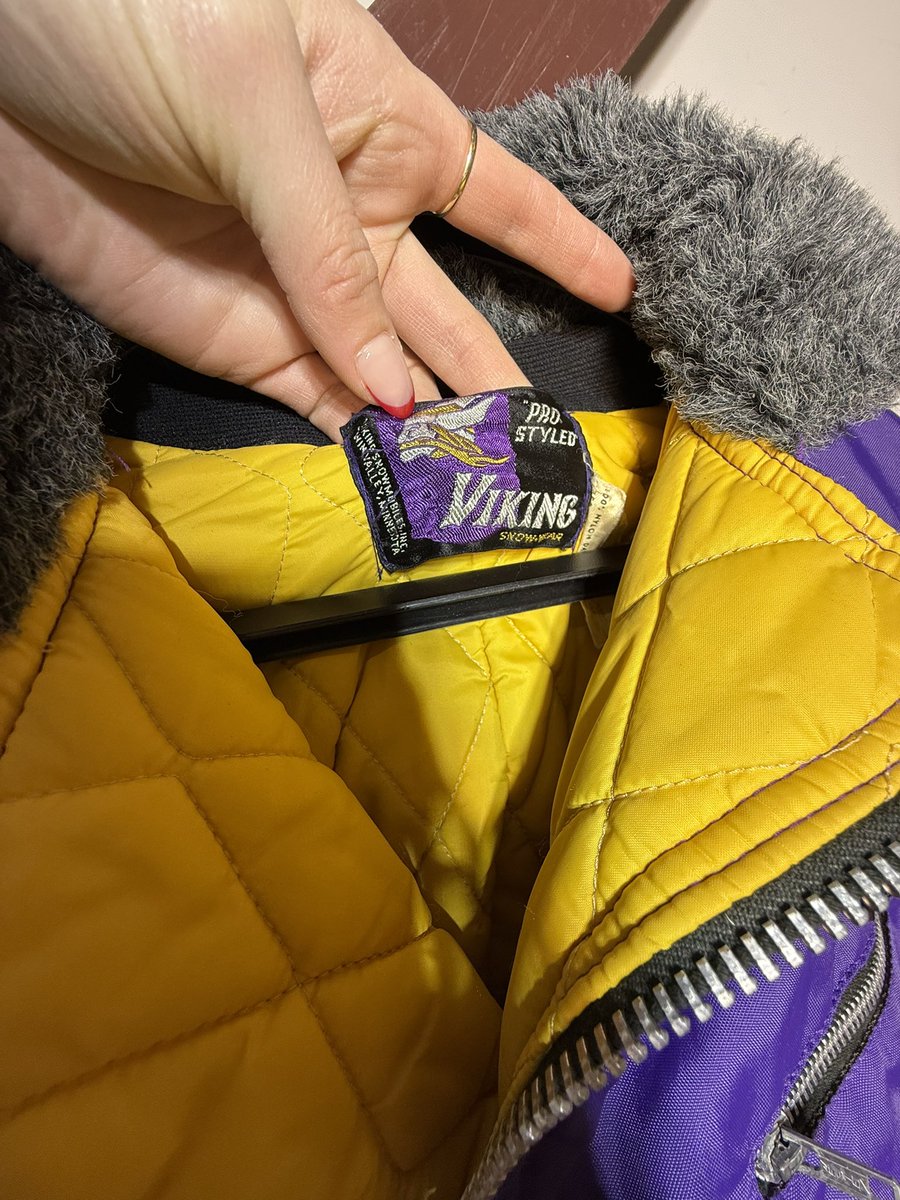 ARIESARCHIVE1's tweet image. 70s Vikings snowsuit listed! Women’s XL Men’s L #MinnesotaVikings #skol