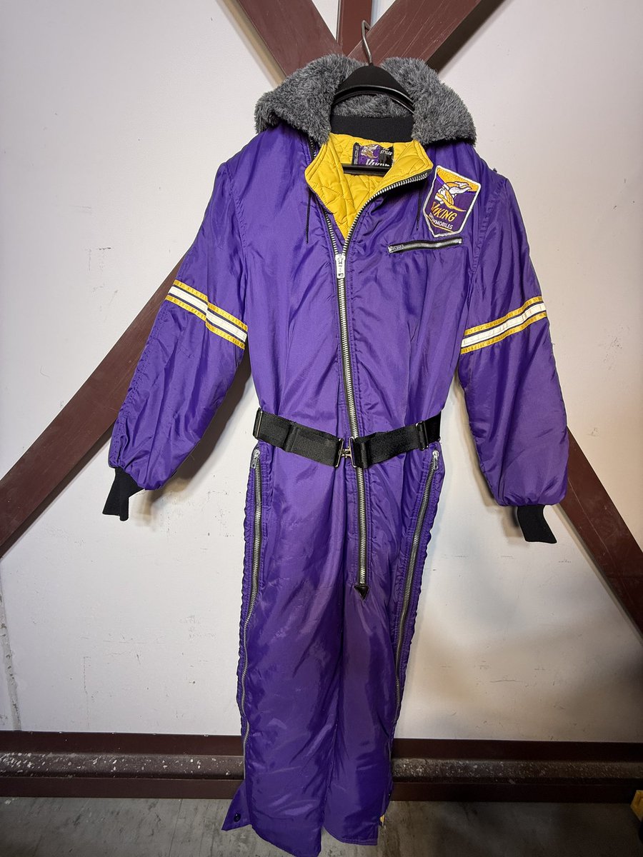 ARIESARCHIVE1's tweet image. 70s Vikings snowsuit listed! Women’s XL Men’s L #MinnesotaVikings #skol