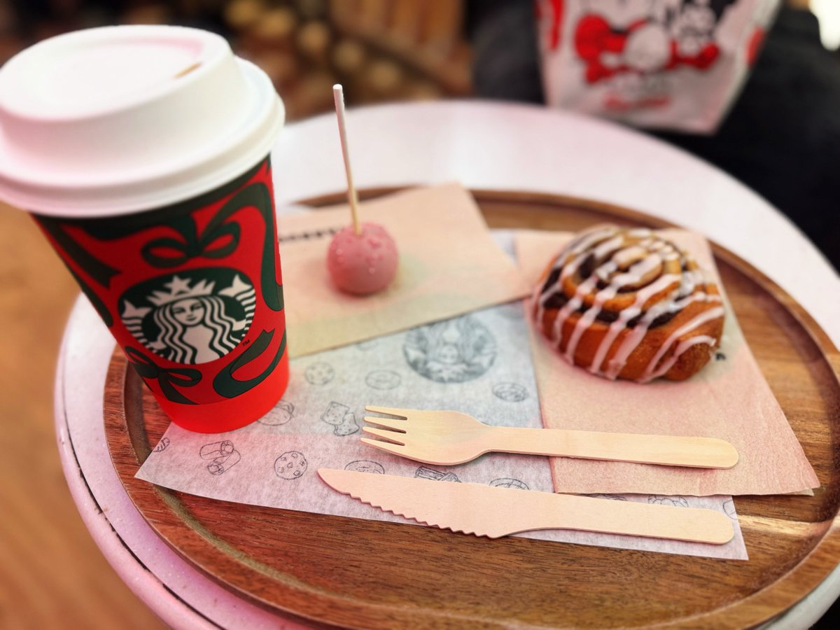 bab3yum3's tweet photo. J’ai passé une belle après midi au Passage du Havre 🎀💗
Entre un goûter chez Starbucks, un mini ficus trop cute 🌱✨
Et les lumières de Noël qui brillaient partout… j’étais dans un vrai mood de princesse ✨👑❄️

#PassageDuHavre #KawaiiLife #DailyVibes #StarbucksMoment #BonsaiLove #ChristmasMood #ParisLifestyle #CuteAesthetic #YumiDoll #HolidayVibes #KawaiiGirl #CosyMoment
