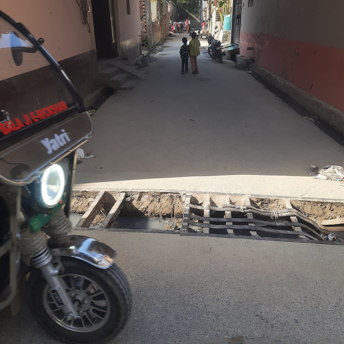 rnsoni101's tweet photo. @CeoNoida @noida_authority @dmgbnagar
Hi All, last week I request to look into this matter but no any action taken yet, kindly help us to prepare this iron jal, lots of people fallen down into it

Location  - Sadarpur,  Gali Number 09C , Near Royal tower 3 
Contact - 8999727561 https://t.co/N9oYztLeZS