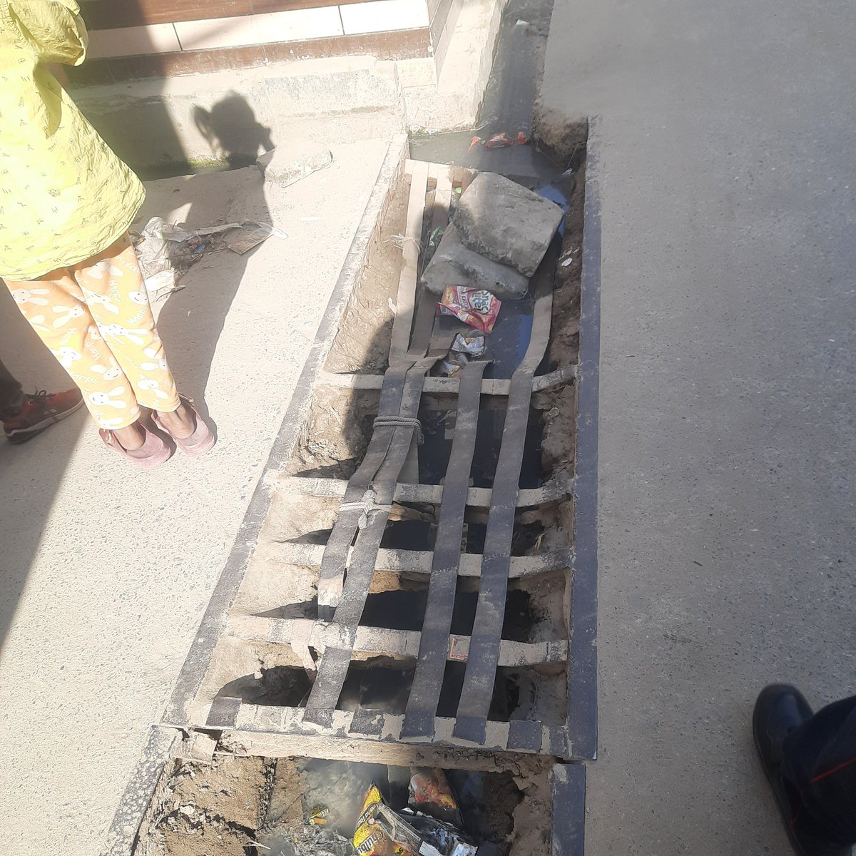 rnsoni101's tweet photo. @CeoNoida @noida_authority @dmgbnagar
Hi All, last week I request to look into this matter but no any action taken yet, kindly help us to prepare this iron jal, lots of people fallen down into it

Location  - Sadarpur,  Gali Number 09C , Near Royal tower 3 
Contact - 8999727561 https://t.co/N9oYztLeZS