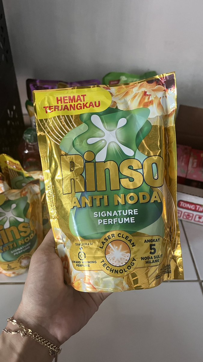 SKdeeeeee's tweet photo. Tematik isi 10pcs 26k
Buavita 125ml 3.999
Rinso 510ml 9k
Sunlight botol 10k
Bisa oren https://t.co/IOTWTzWg0x