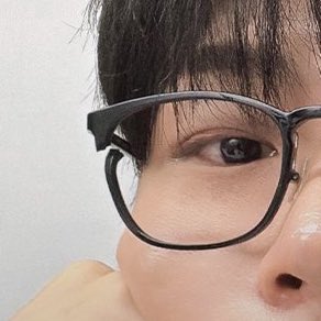 얘드라 예차니 안경 부러진거 우리끼리만 아는 비밀이다