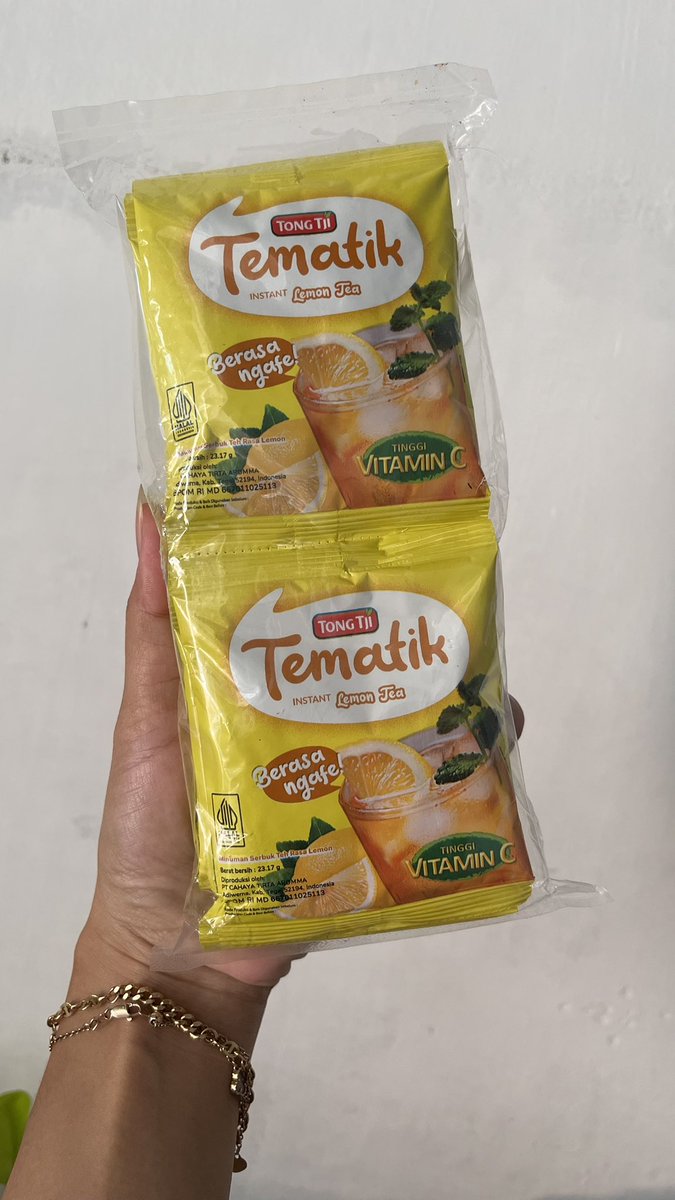 SKdeeeeee's tweet photo. Ekonomi 1,5L 15k
Mama lemon 1,5L 18k
Soklin liquid 1,6L 23k
Tematik lemon tea 10pcs 15k
Bisa oren https://t.co/bGpijIajn9