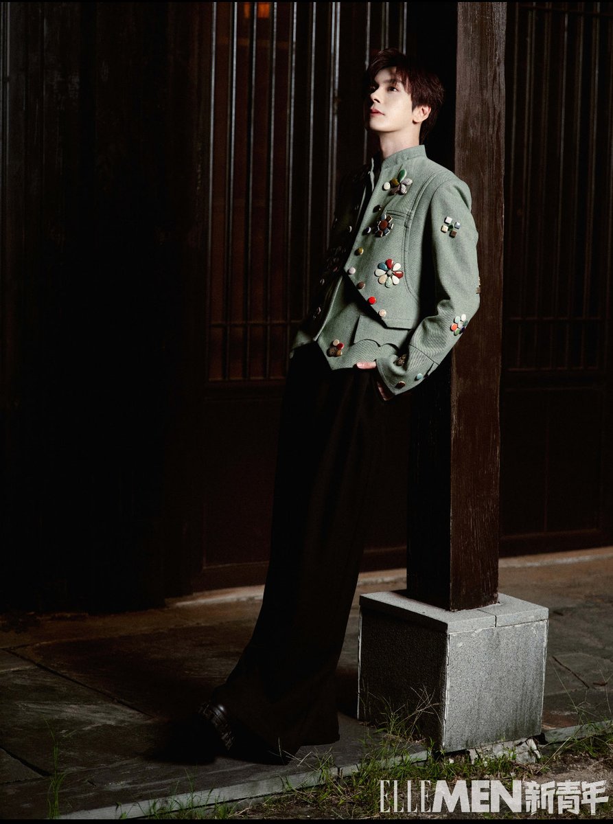 위철명 Elleman
#위철명
#weizheming

“过去的十年，我更像是信风，目标清晰且稳地积累了足... xhslink.com/o/6Pro7gfqatN 
해당 메시지 복사 후 [Xiaohongshu]를 열어 note 내용 전체 보기!