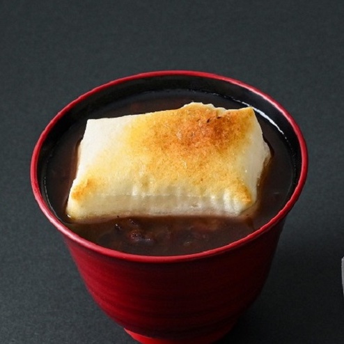 ✨高島屋限定商品「マンゲツモチぜんざい」✨

餅に使用しているもち米「マンゲツモチ」を、搗く回数を調整しコシと歯切れの良さを引き出した特別仕立てです。
ぜひチェックしてみてください☺️
#冬のごちそう便り