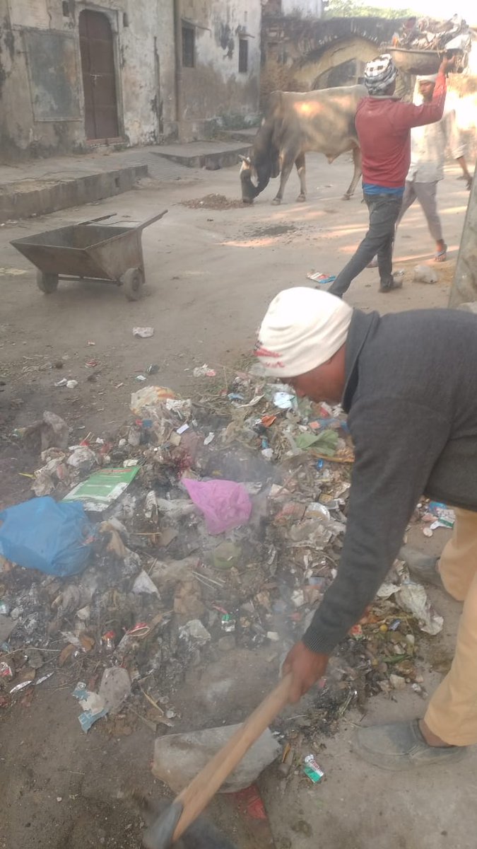 manoharpur57's tweet photo. राजस्थान सरकार के 2 वर्ष पूर्ण होने के अवसर पर 'नव उत्थान नई पहचान' थीम के अनुसार स्वच्छता अभियान चलाया जा रहा है।
@MoHUA_India 
@RajCMO 
@SwachhBharatGov 
@PMU_SBM_RAJ 
@sbmvns
@RajCMO 
@urbansbm 
@LSG_Rajasthan https://t.co/BwGftHasZY