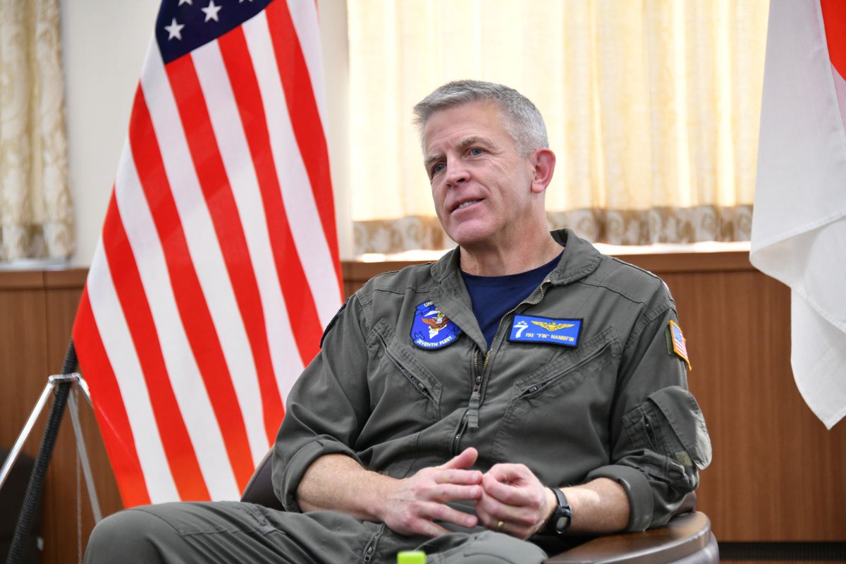 12月2日、自衛艦隊司令官 大町克士海将は、海上作戦センターにて