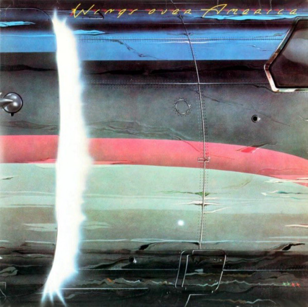 📀 📀 📀 Il 10 dicembre 1976 Paul McCartney &amp; Wings pubblicarono il monumentale triplo album live “Wings over America”.

Registrato durante il tour americano del 1975-76, il disco restituiva fedelmente l’energia travolgente della band sul palco e conquistò il primo posto della