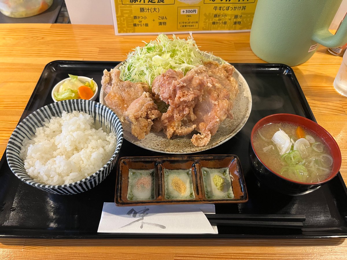 ghbc256's tweet image. 今日の飯(ハン)

豚唐鶏 
鶏から定食 ¥1,100