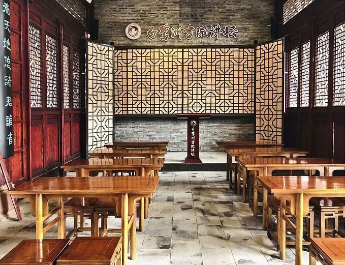 Jiang Wanli (1198–1275) of Duchang, Jiangxi, was a Southern Song patriot, statesman, educator, and Neo-Confucian scholar. Mentor to Wen Tianxiang, he embodied the highest ideals of integrity and loyalty, founding Bailuzhou Academy and ultimately giving his life for his principles