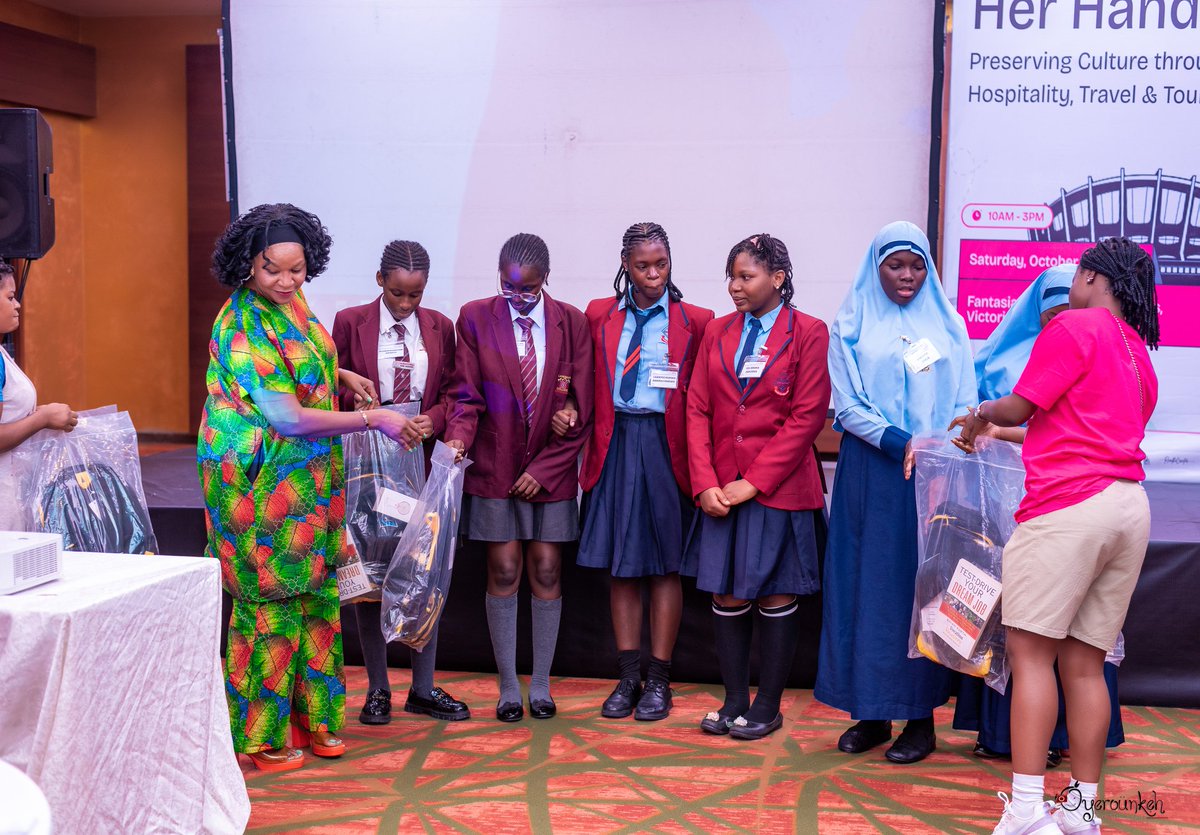 ProjectLEADng's tweet photo. Landmark College, Ikorodu, supporting the motion, 'Hospitality is the most powerful driver of global tourism', came 3rd Position at the debate Competition. 🎊 

Weldone to the representatives, Adebayo Oluwafikunayomi and Lateef Zainab 👏🏼👏🏼👏🏼 

#projectleadng #projectleadidgc https://t.co/9YGC3NywMC