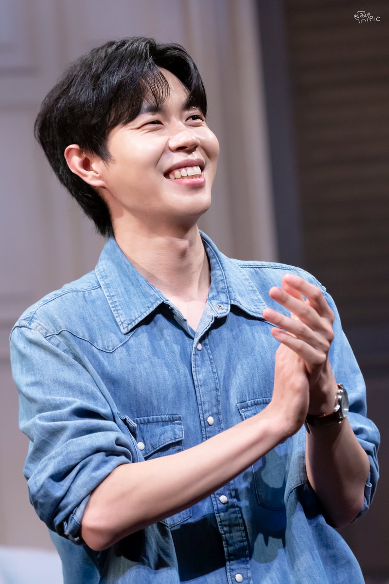 251123 보이즈 인 더 밴드 밤 무대인사   
도날드 (#곽다인 배우)