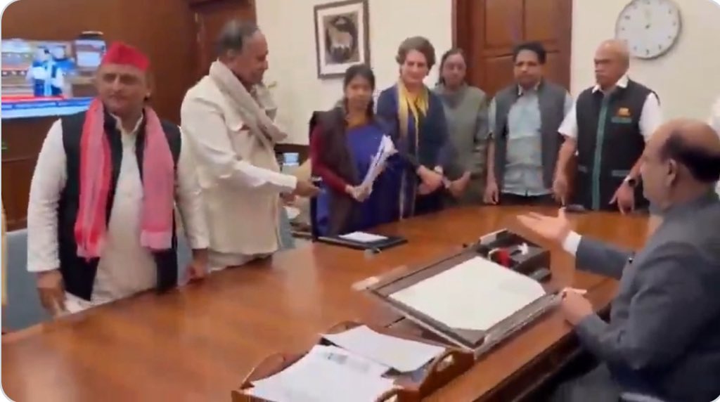 भारत की जनता के मत से जीत कर,
भारतीय संविधान द्वारा प्रदत्त अधिकार से,
देश के सामान्य लोगो की भावना संरक्षण हेतु
नियम और क़ानून बनाने का अधिकार प्राप्त
देश के नीति निर्धारको का,
अपनी मृत आत्मा के साथ जस्टिस स्वामीनाथन के ख़िलाफ़ appeasement petition पर अपने हस्ताक्षर ✍️ के साथ