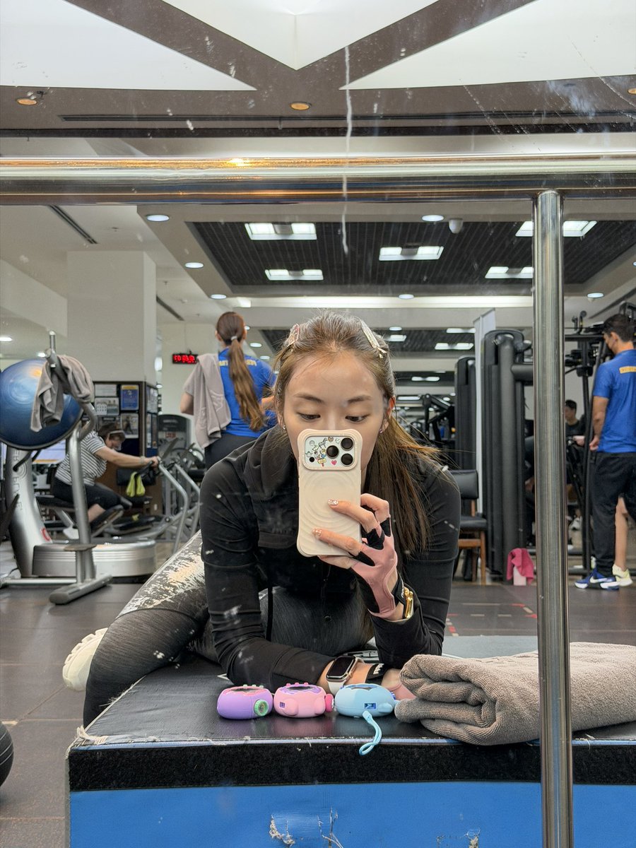 miunatshaa's tweet image. แม่ลูก 2 พอแล้วววว อีกอันของพี่เทรนเนอร์ค่า 💜💗