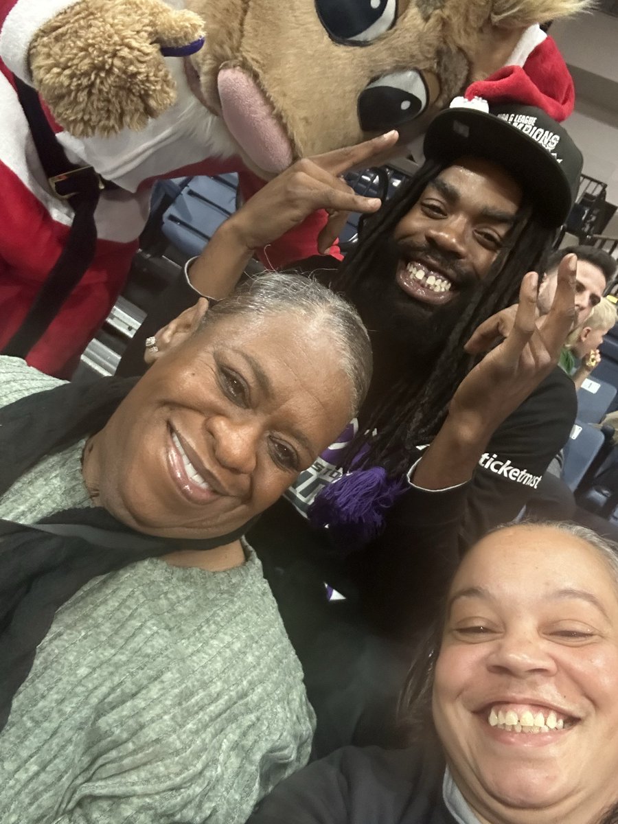 209KingsGuardGG's tweet image. #StocktonKings WinterWonderLand Game