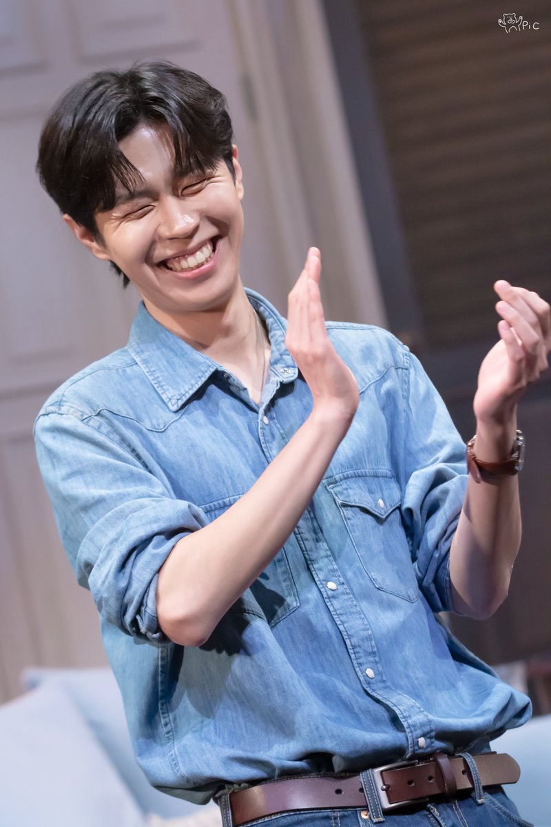 251123 보이즈 인 더 밴드 밤 무대인사    
도날드 (#곽다인 배우)