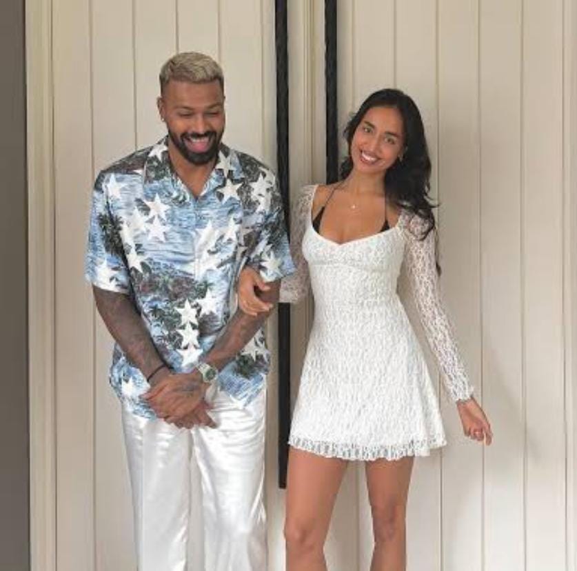 शादी हुई नहीं वाहवाही शुरू हो गई 😄

कल के मैच में हार्दिक पांड्या ने बेहतरीन बल्लेबाजी करते हुए मात्र 28 गेंदों में 59 रन बनाए।

इस पर बात करते हुए हार्दिक पांड्या ने बताया कि,

"जब से मेरी ज़िंदगी में मेरी नई पार्टनर आईं हैं तब से बहुत सी चीजें अच्छी हुई हैं, वह मेरे लिए सबसे