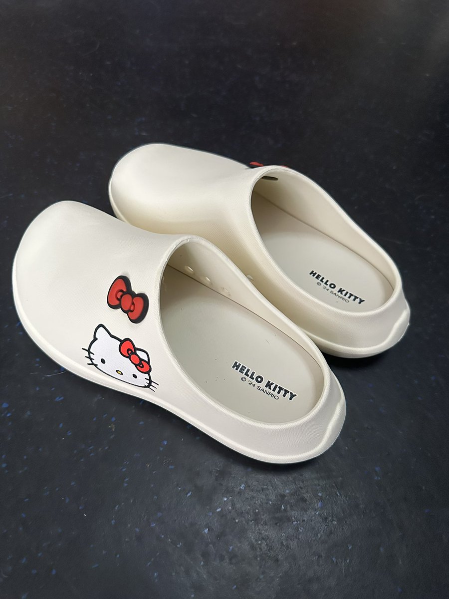 poptwr1's tweet photo. ☁️รองเท้า havaianas ไซส์ 35-36 สีดำ 150 รวมส่ง
☁️รองเท้าคิดตี้ ไซส์ 35-36 100  รวมส่ง
#รองเท้า #รองเท้าhavaianas #รองเท้ามือสอง https://t.co/1tYlmd93a8