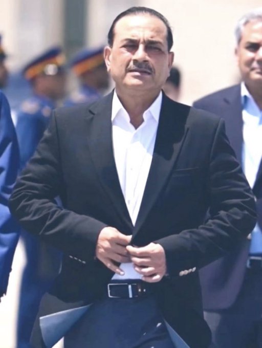 Rohaan_Shah8's tweet photo. BIG BROTHER....!!!
He walks as if destiny itself salutes first, every step a thunderclap of the nation’s roar....❤️🔥
#COAS_CDF https://t.co/6BvsrIXt9S