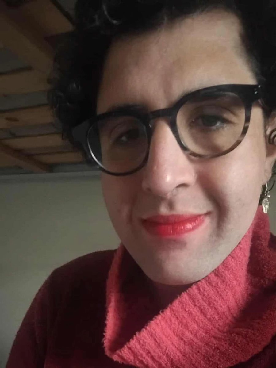 Eu quando me comecei a me assumir trans // eu hoje em dia