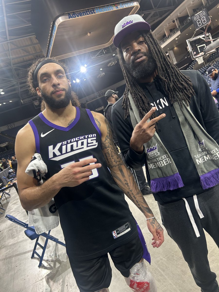209KingsGuardGG's tweet image. Good Win Tonight #StocktonKings 
@EasterJigga Ran into @Tyrese_Ellis00 &amp;amp; @kingcarter2225
