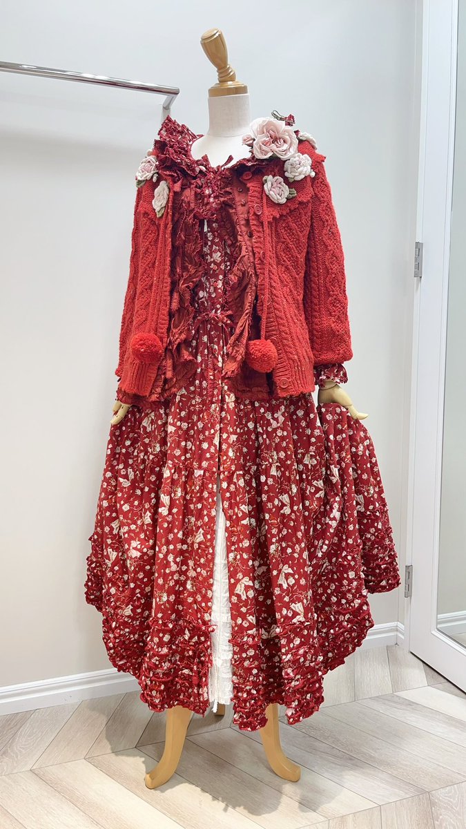 🌹red color coordinate🌹 #pinkhouse #sapporotokyu #バラとリボン