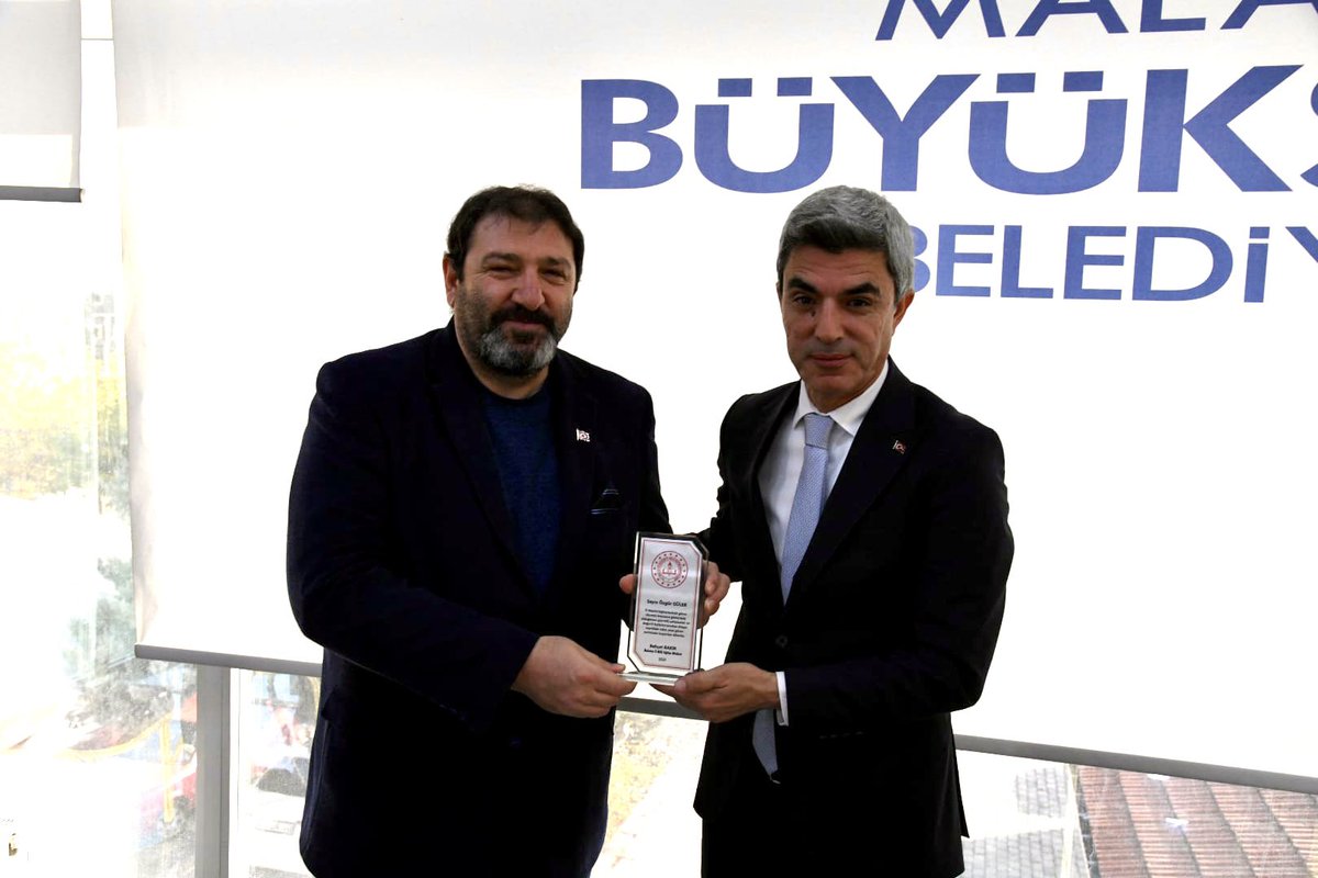 Müdürlüğümüzde görev yapan Şube Müdürlerimiz Özgür Güler ve Zülküf Çetinkaya’nın görev sürelerinin sona ermesi nedeniyle veda programı gerçekleştirildi. İl Müdürümüz Sn.Behçet Bakır, şube müdürlerimize teşekkür ederek plaketlerini takdim etti. 
<a href="/tcmeb/">Millî Eğitim Bakanlığı</a> <a href="/behcet_bakir/">behçet bakır 🇹🇷</a>