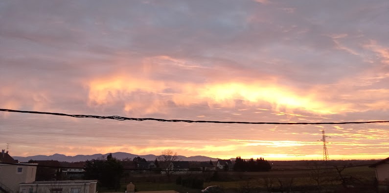 Bonjour d'Alsace 9° 
Bon mercredi à tous 😊🌲🌿

château du Wineck - Katzenthal
ce matin
