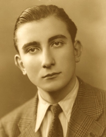 Eté 1940. Il a son bac. Mais quel avenir dans Brest occupé ? Il est des premiers à voler une arme, à copier des photos, à être arrêtés... Le 10 déc. 1941, il écrit à sa mère : "En mourant je prononcerai ton nom, je t'ai tant aimée". Robert Busillet est fusillé peu après. 19 ans.