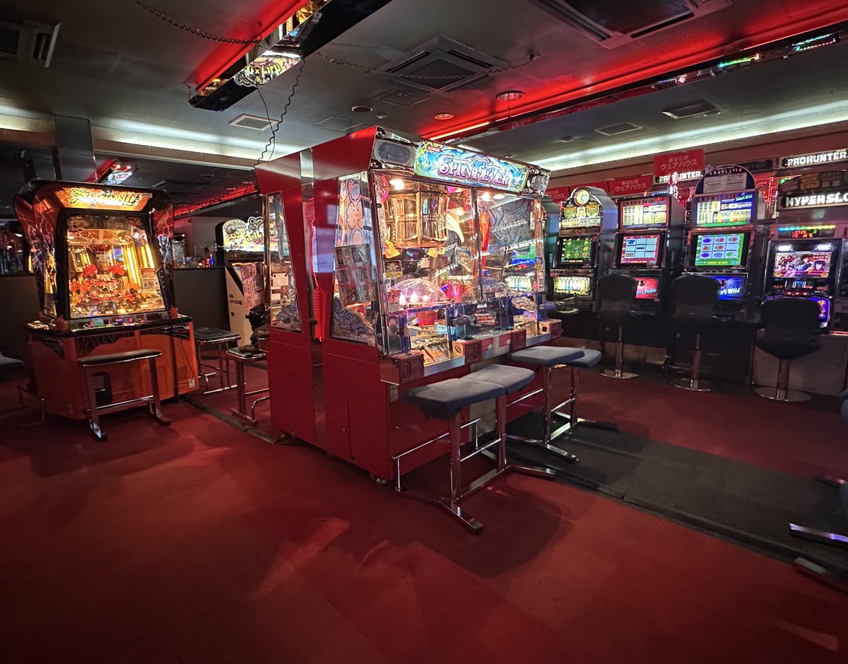 ウェアハウス南流山店

雰囲気だけで規模は小さめ

メダル安い日ならスピンと火山で楽しめるからまあ良い感じ