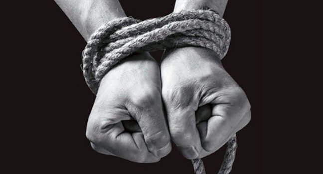 Bugün 10 Aralık, Dünya İnsan Hakları Günü.

1948 yılında Birleşmiş Milletler Genel Kurulu tarafından kabul edilen İnsan Hakları Evrensel Beyannamesi, insan onurunu merkeze alan en temel evrensel metinlerden biri olarak tarihe geçti. Bu beyanname, herkesin “sadece insan olduğu