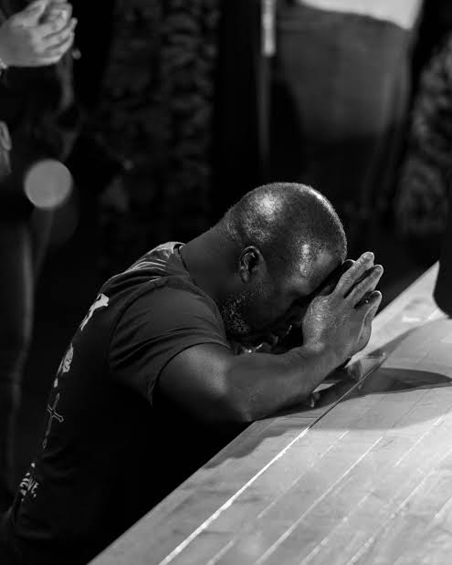 💌Ibyakozwe n'intu 16:30-34💌

...maze arabasohokana arababaza ati “Batware nkwiriye gukora nte ngo nkire?”

Baramusubiza bati “Izere Umwami Yesu, urakira ubwawe n'abo mu rugo rwawe.” 

Bamubwira ijambo ry'Umwami Yesu n'abo mu rugo rwe bose.

Mu gicuku cy'iryo joro arabajyana...