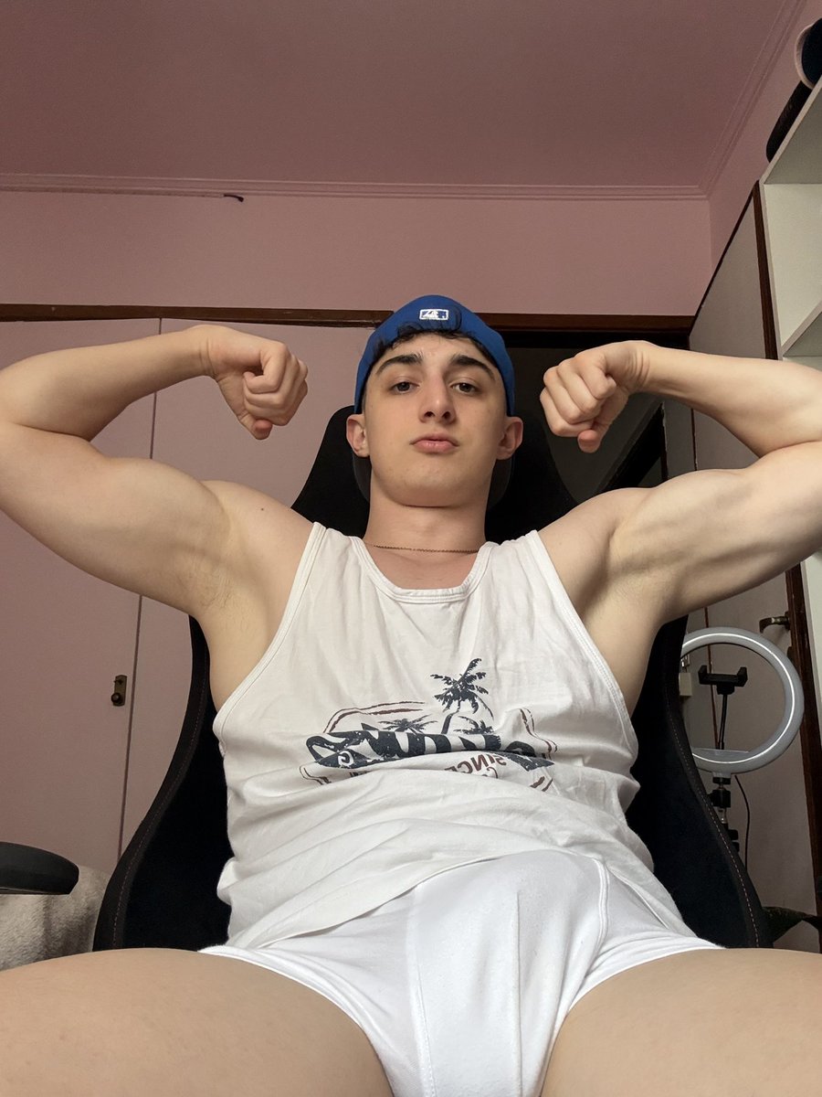 AlphaMarco_10's tweet photo. Your wallet always comes back here 😂🫵🏻
#findom #footmaster #humanatm #footfetish #finmaster #finsub https://t.co/TqOgdXtCj0