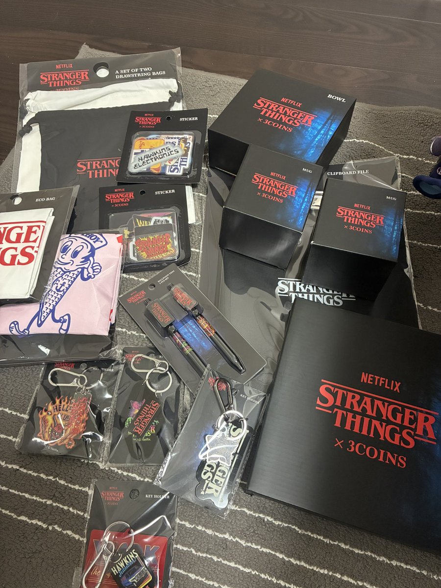 dsasvpg10544's tweet photo. 土曜日の戦利品！開店ダッシュして欲しいの手に入れた🥹オンライン惨敗だったから嬉しすぎる！
もったいなくて開けられない🥹
山形にもストシンファンが隠れてた
周りみんな観てなかったから

#ストレンジャーシングス
☝️デモゴルゴン勝手に出てくるのかわいすぎ https://t.co/PrK0L0Tyd7