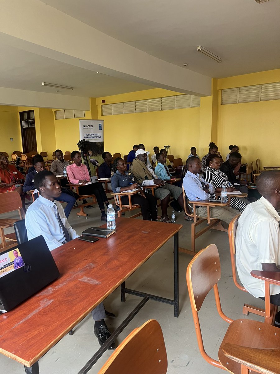 Y4BioClimate's tweet image. Happening Now: Day 2 of the Regional Youth Capacity Building sessions on climate change and Biodiversity @MUST Kihumuro campus Mbarara with support from @UNDPUganda Tree growing,value chain addition for non timber products and carbon markets lead our program for the day
#ROOTs