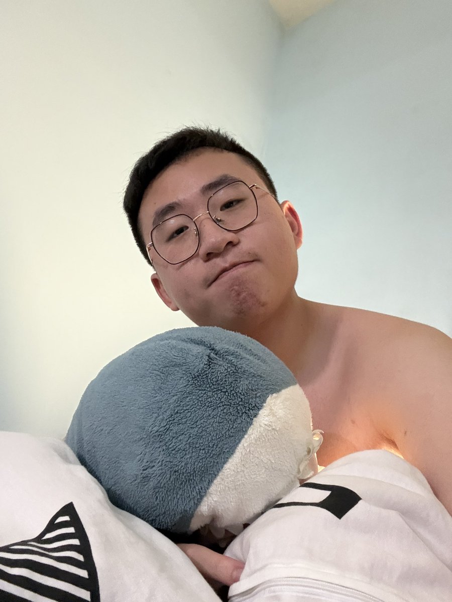 抱著鯊鯊睡覺真舒服🥰