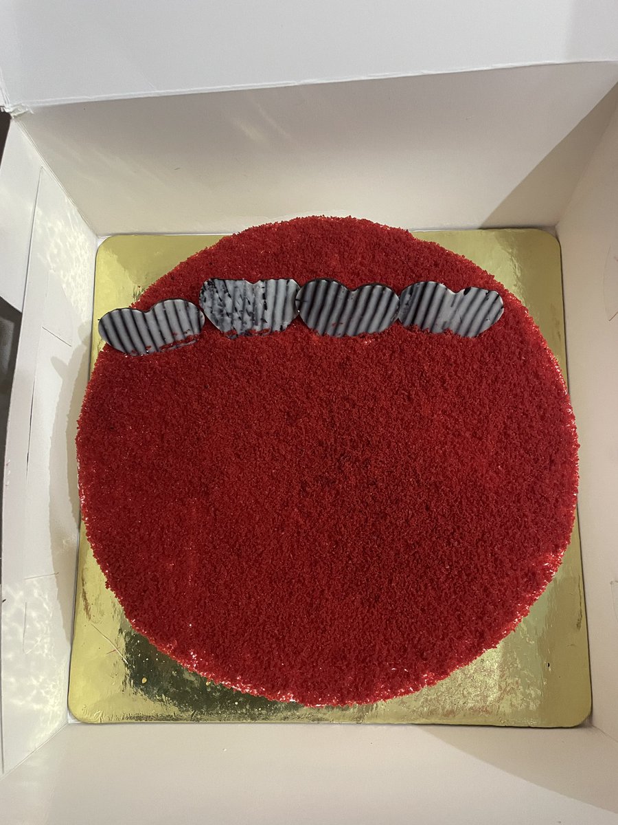 rohit0991's tweet photo. @Swiggy @Swiggy @SwiggyCares  i want my refund, u send the dirtiest cake and broken cake , i will not accept this
 Order id : 224314215857066

Do it asap as i will go to next step then. 

@fssaiindia for your reference https://t.co/CdCdYi1MCX