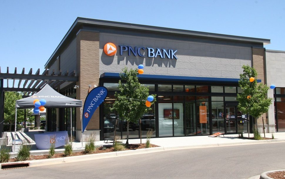 CoinMarketCap's tweet photo. LATEST: 🏦 PNC Bank has launched spot Bitcoin trading for PNC Private Bank clients directly within its digital banking platform, making it the first major US bank to do so. https://t.co/tSxSYLRJy2