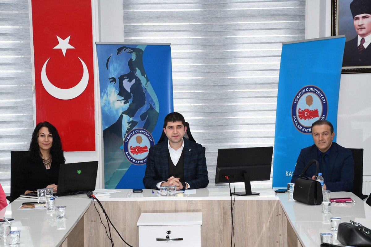 📍Kaymakamlık Toplantı Salonu

🇪🇺 Alaçam Kaymakamımız Sayın <a href="/Fatih_Kayabasi/">Fatih Kayabaşı</a> başkanlığında, İlçe Millî Eğitim Müdürü Resul Özkurt ve Proje Koordinatörü Gülşah Pekcan’ın katılımıyla; eTwinning Ulusal ve Avrupa Kalite Etiketi alan öğretmenlerimizle proje istişare ve yaygınlaştırma