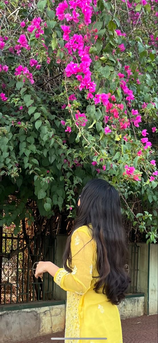 इंसान विकल्पों का आदी है विकल्प मिलते ही उसे न‌ए में खुबियां और पुराने में कमियां नजर आने लगती है!

It's not right to blame the thorns; they were in their rightful place, it was we who stepped on them...

Good Afternoon 🌞💫