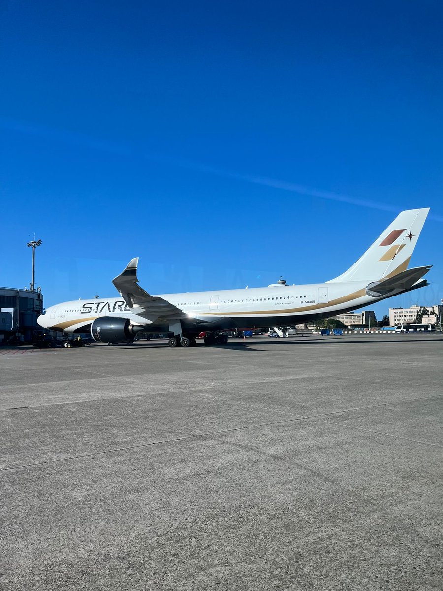 accyaburo's tweet image. 先日日帰りで台湾に行き、念願だった推し航空に乗ってきました！
今月でSNOOPYコラボが終わっちゃうので、めちゃくちゃ弾丸✈️笑
当然の如く、現地に行くと推し航空に沢山会えるので帰りたくなかった…😭
CAさんに推しの航空会社であることもお伝えできた！🥰
本当に大好き #STARLUX #JX