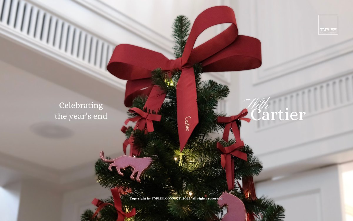 TNPLEEconnect's tweet photo. [Behind Photo] Celebrating the year’s end with Cartier. 🎁✨

#CartierThailand #SantosdeCartier #JusteunClou #Thanapob_lee #Tnpleeconnect https://t.co/LL5MADxeOU