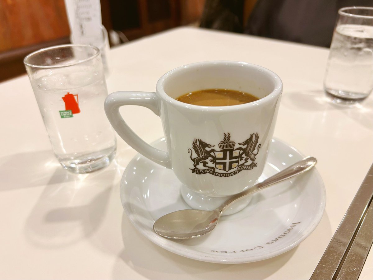 水曜日の京都イノダランチ
シーフードグラタンとフレンチトーストを父とシェア。父は喉の具合が悪く来週検査を受けるので変な組み合わせだが、うまそうに食べていたのでヨシ。
やっぱりコーヒー美味しいわぁ