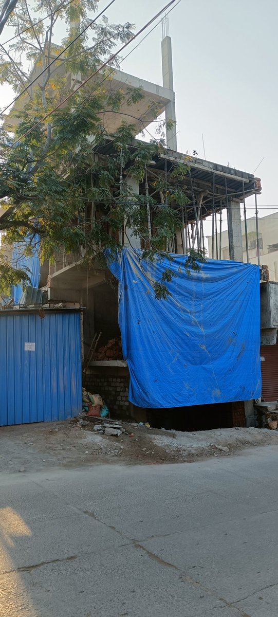 venkat_mvr8's tweet photo. @GHMCOnline @acpchandanagar @CommissionrGHMC @Dc21Ghmc Illegal constructions on Hafeezpet main road next to bangaram wines in govt land they are constructing 4 floors with slabs and I am sure they don't have permission pls take immediate action https://t.co/neRcFTZpiR