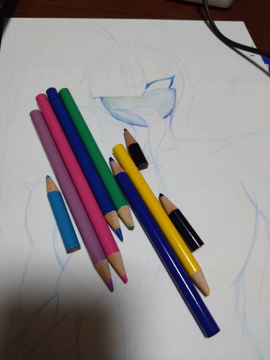 久しぶりのクリオネちゃん❤️彼は色鉛筆だけで描くのにピッタリ！！(写真の色鉛筆は全て肌の色に使うよ😘)