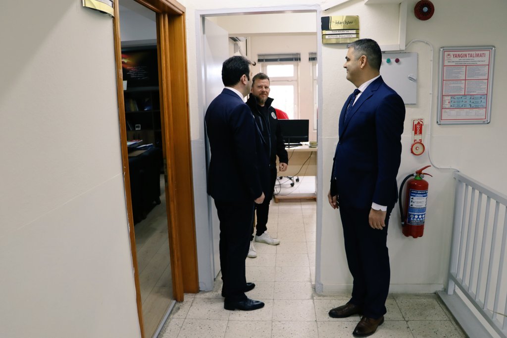 Kaymakamımız Adem TAŞPINAR, İlçe Tarım ve Orman Müdürlüğünü ziyarette bulunarak, İlçe Tarım  Müdürü Koray POYRAZ'dan yürütülen iş ve işlemlerle ilgili bilgi aldı.