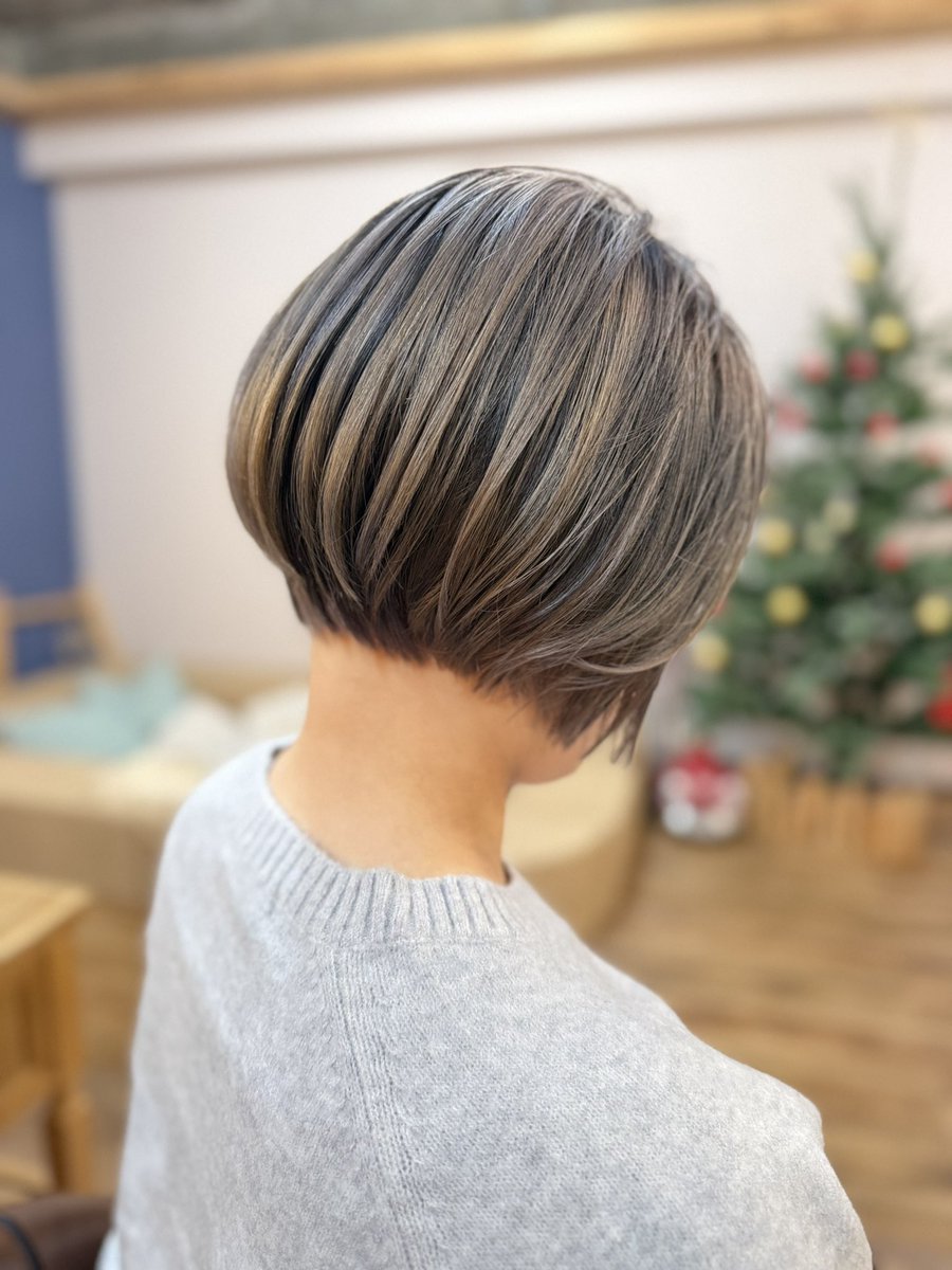 今年最後のカットカラー🤍