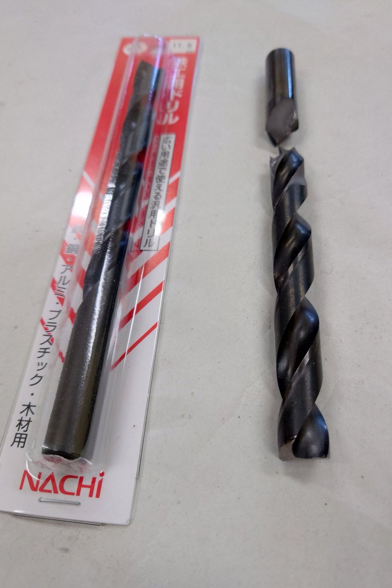 今月はギリギリで不良品やクラッシュを避けて加工完了する物が多かった✌️
これは冴えてるのか？
いやタマタマだろう😅
それでも先月は黒ドリルを折ったからラッキーなのは間違いない👍

Φ12の深いザグリ穴に成形したドリルを入れたらスリップしてボキッといった💦