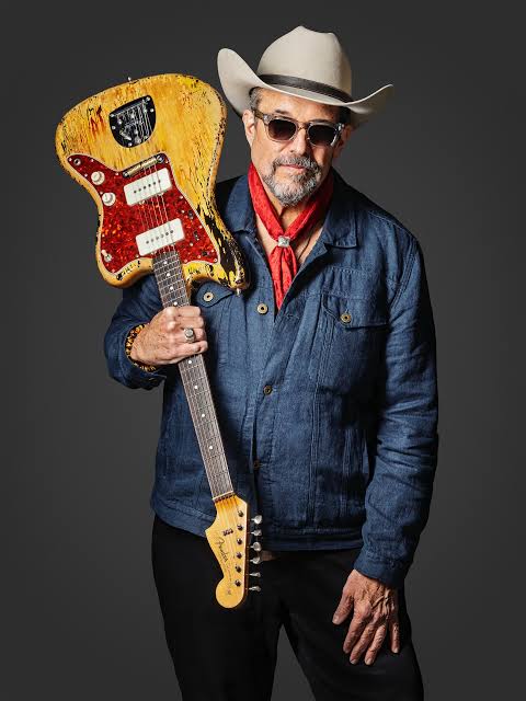 Just like Ray Charles, Roy Orbison, Elvis Presley and Marty Robbins.

Raul Malo could sing EVERYTHING! #RIPRaulMalo